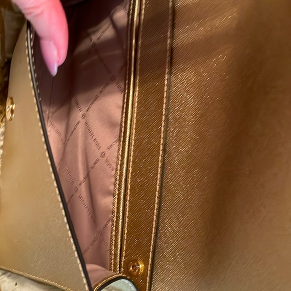 Michael Kors Gold Small Cross Body Handbag With Removable Wallet - Picture 4 of 6